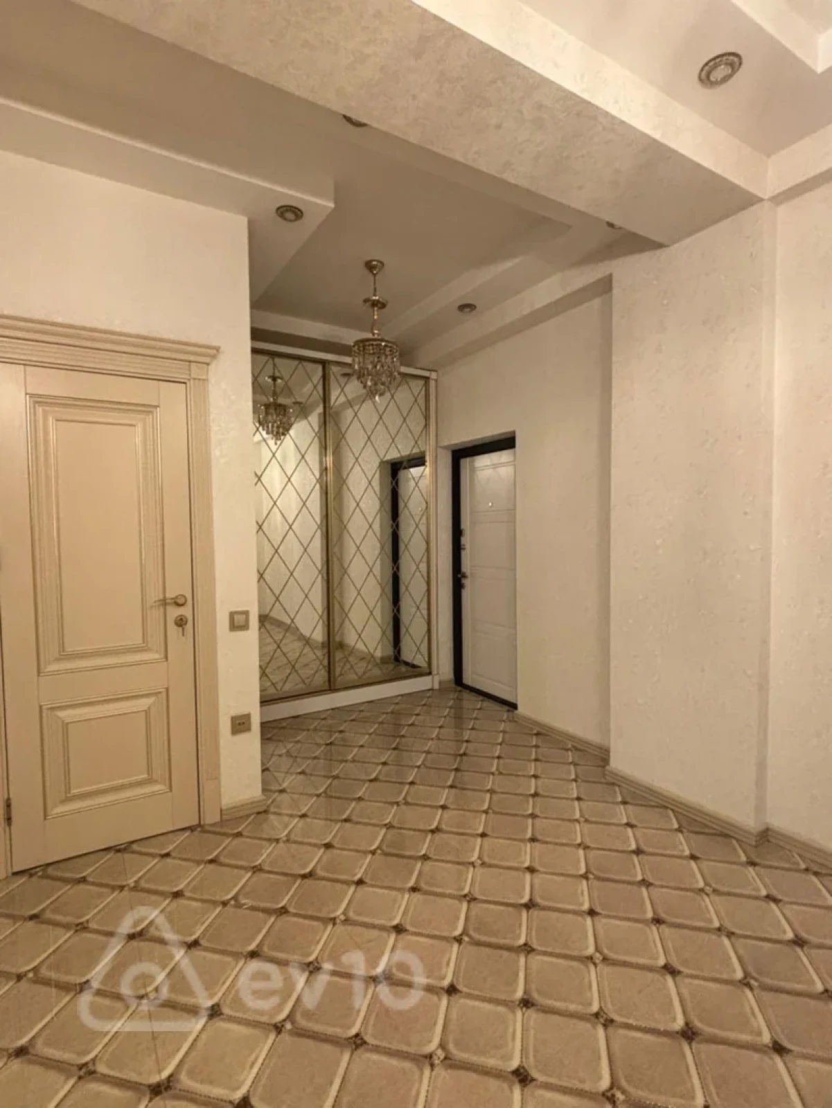 Kirayə verilir 3 otaqlı yeni tikili 135 m²