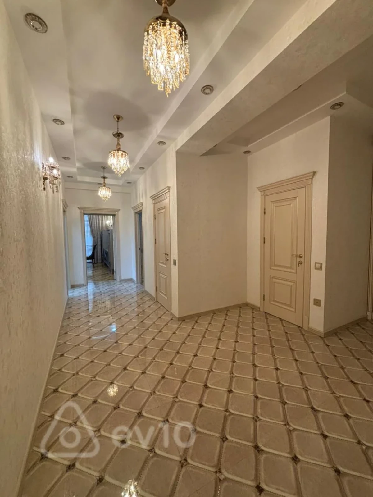 Kirayə verilir 3 otaqlı yeni tikili 135 m²