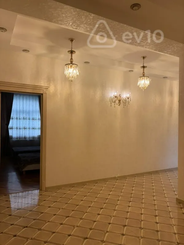 Kirayə verilir 3 otaqlı yeni tikili 135 m²