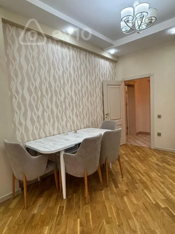 Kirayə verilir 3 otaqlı yeni tikili 135 m²