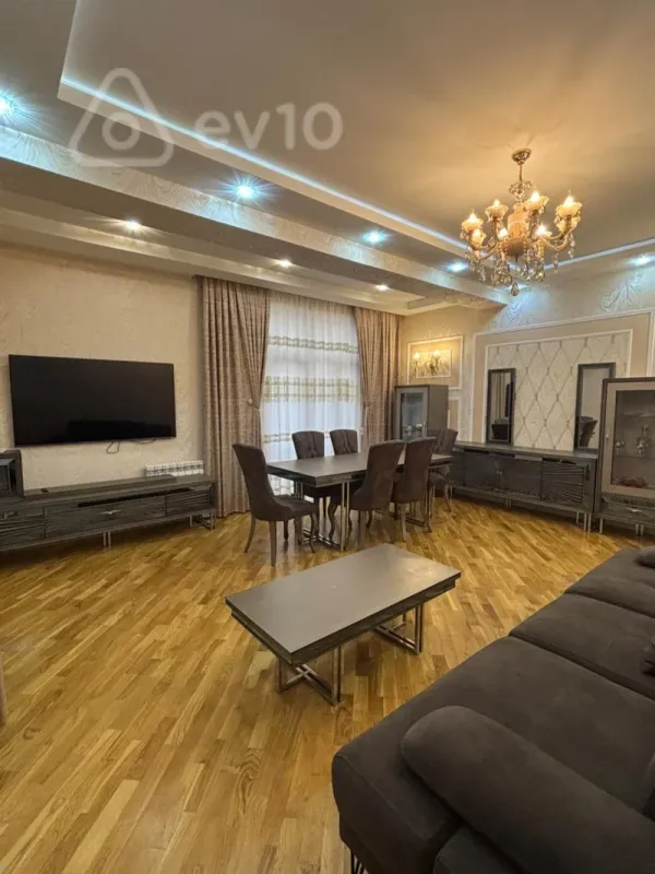 Kirayə verilir 3 otaqlı yeni tikili 135 m²