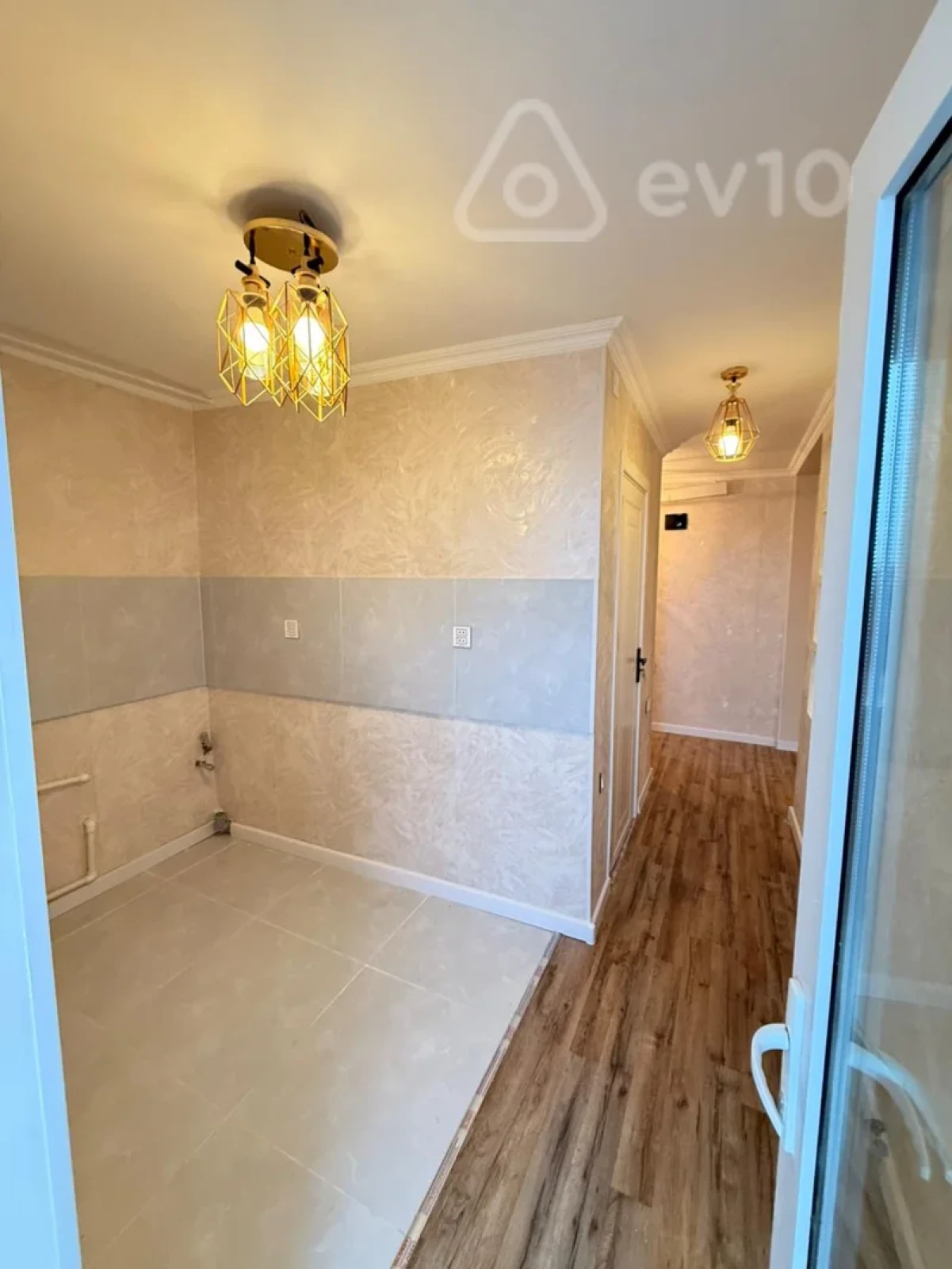 Satılır 2 otaqlı köhnə tikili 46 m²