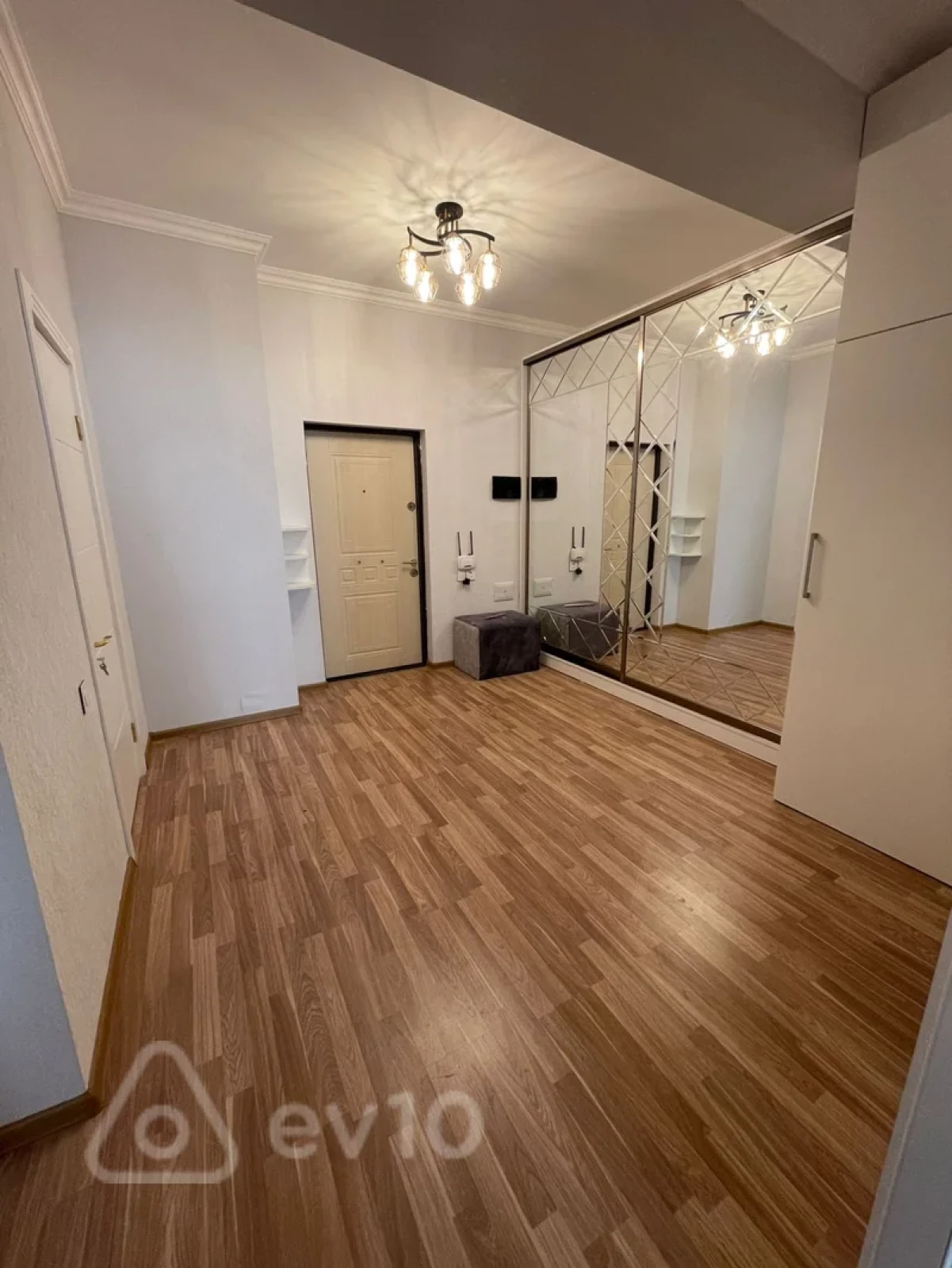 Kirayə verilir 3 otaqlı yeni tikili 120 m²