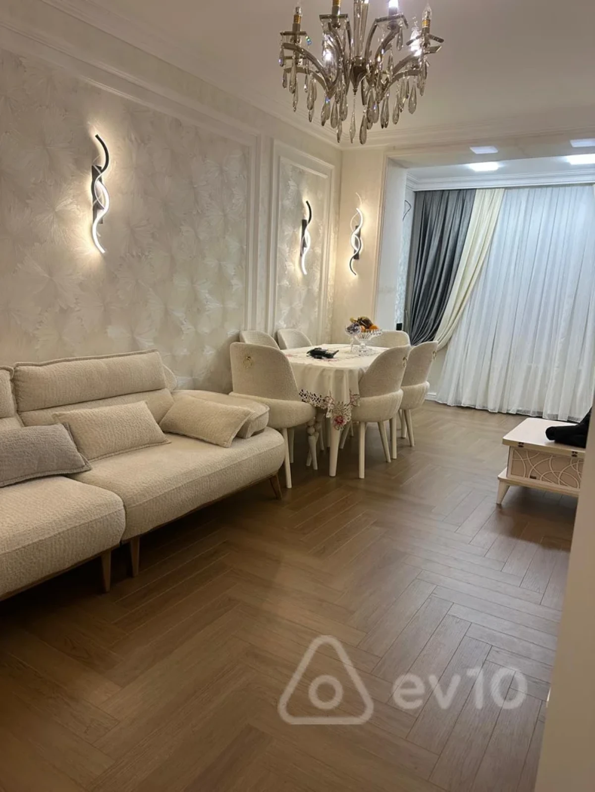 Satılır 4 otaqlı köhnə tikili 100 m²