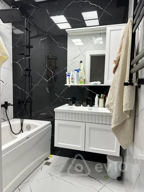 Satılır 4 otaqlı köhnə tikili 100 m²