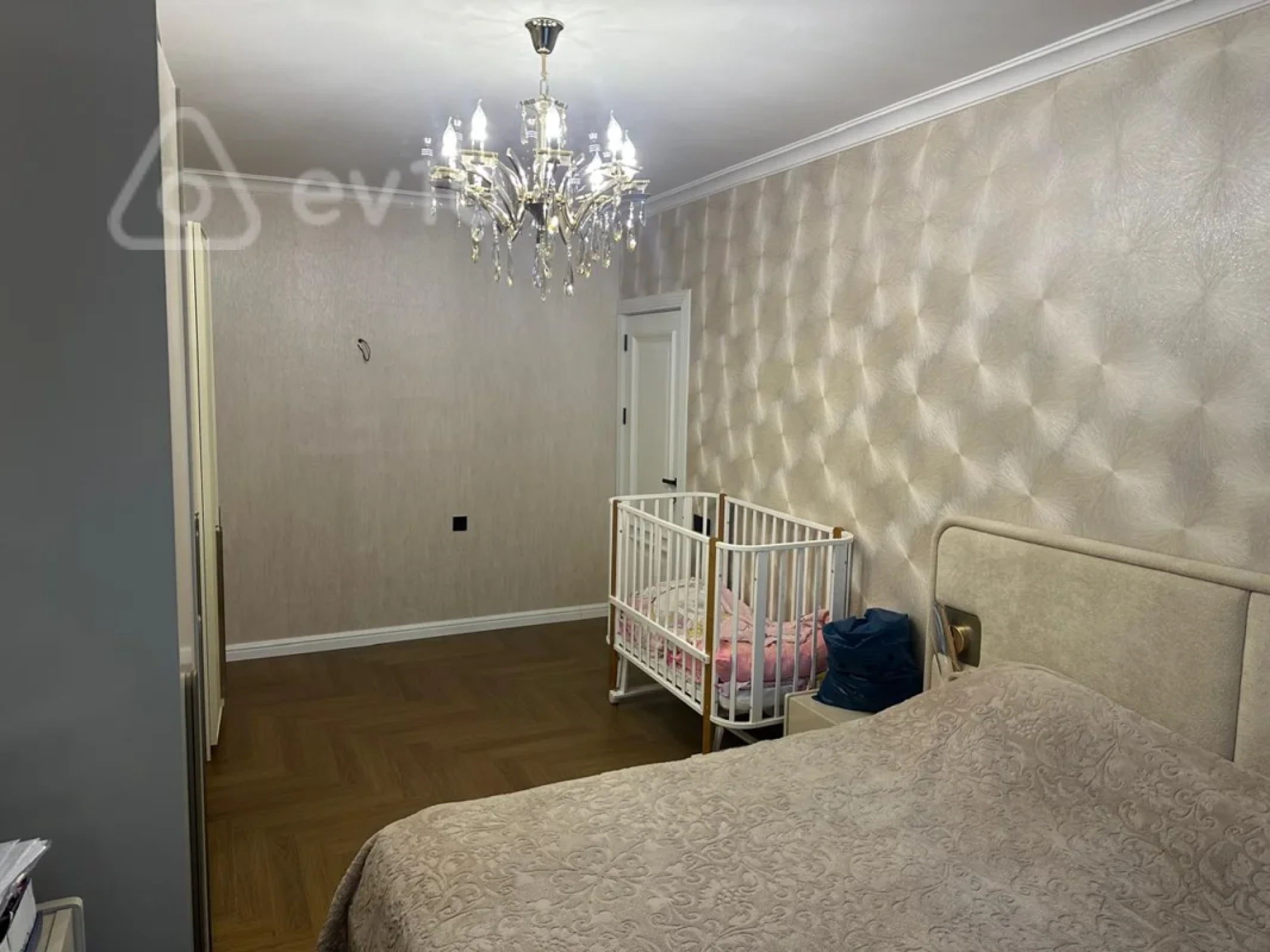 Satılır 4 otaqlı köhnə tikili 100 m²