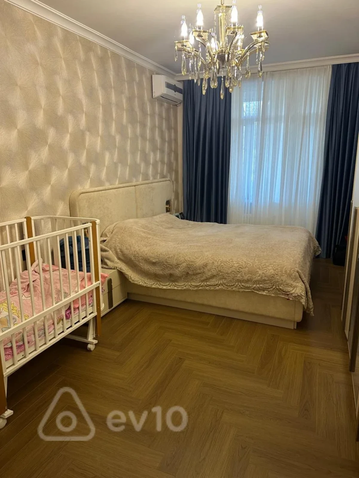 Satılır 4 otaqlı köhnə tikili 100 m²