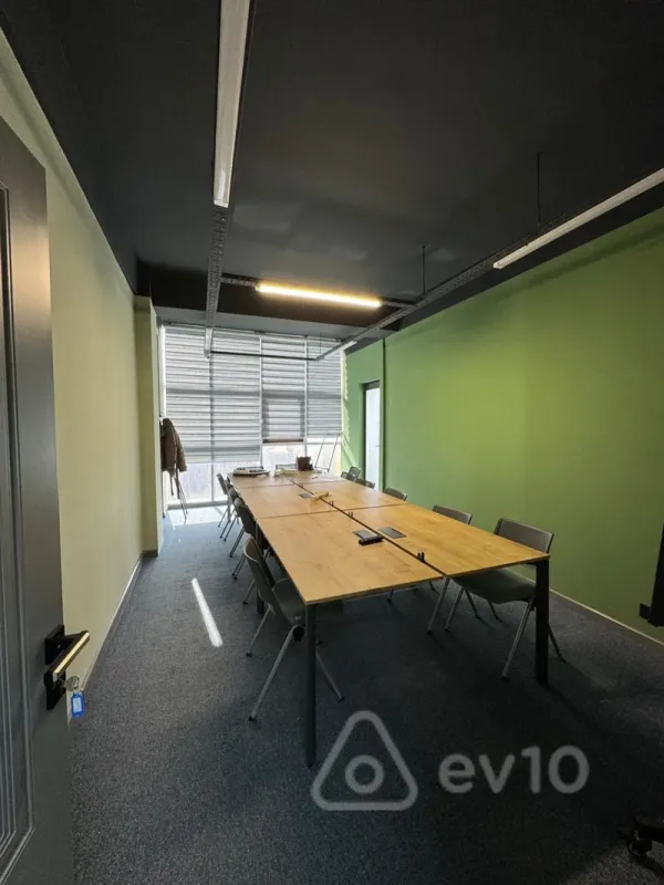 Kirayə verilir 16 otaqlı ofis 530 m²