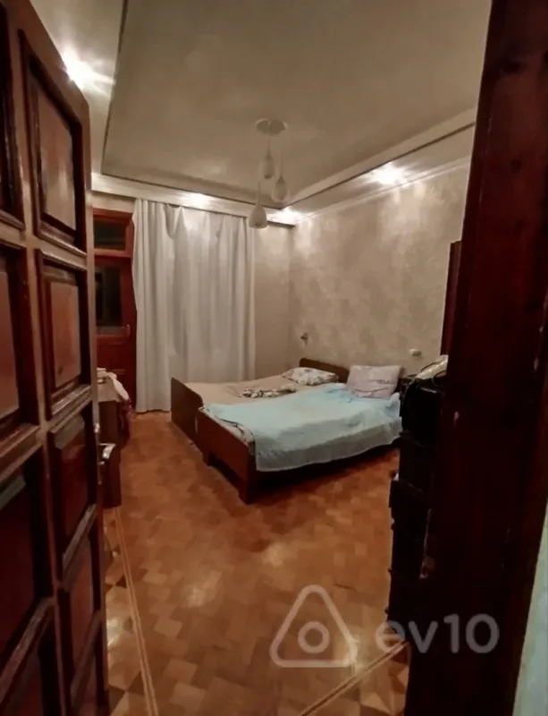 Kirayə verilir 3 otaqlı köhnə tikili 70 m²