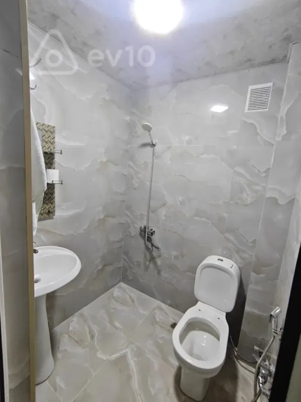 Kirayə verilir 3 otaqlı köhnə tikili 80 m²