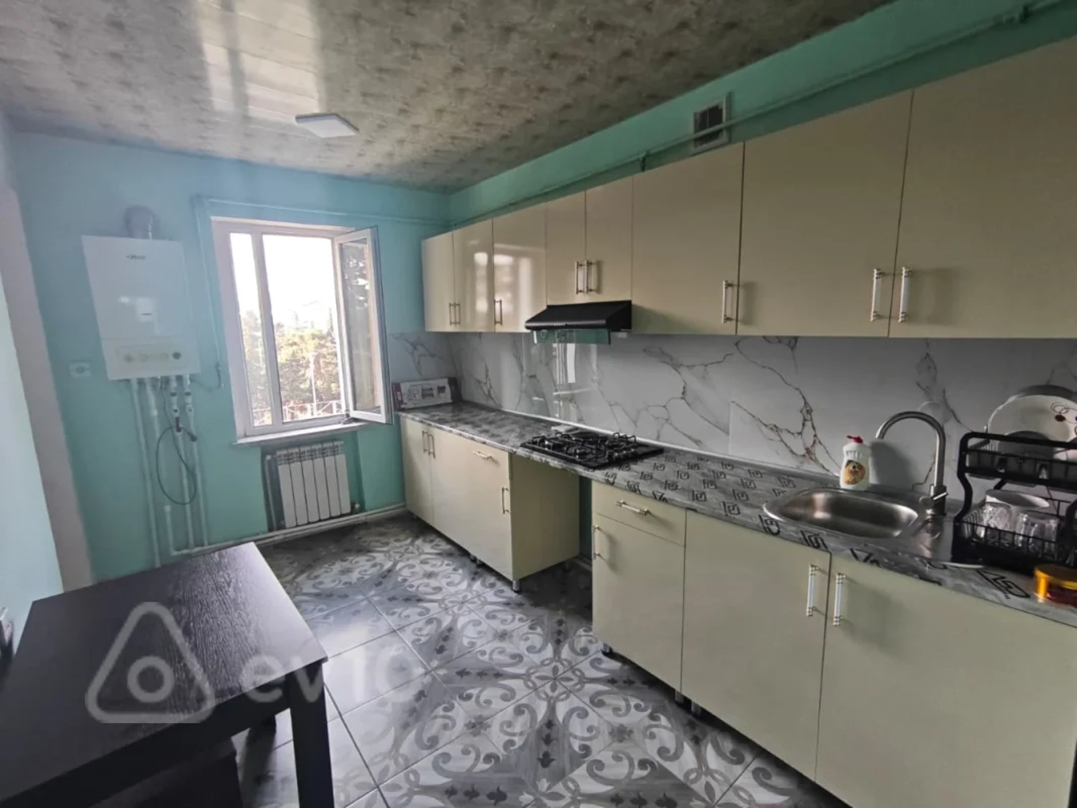 Kirayə verilir 3 otaqlı köhnə tikili 80 m²