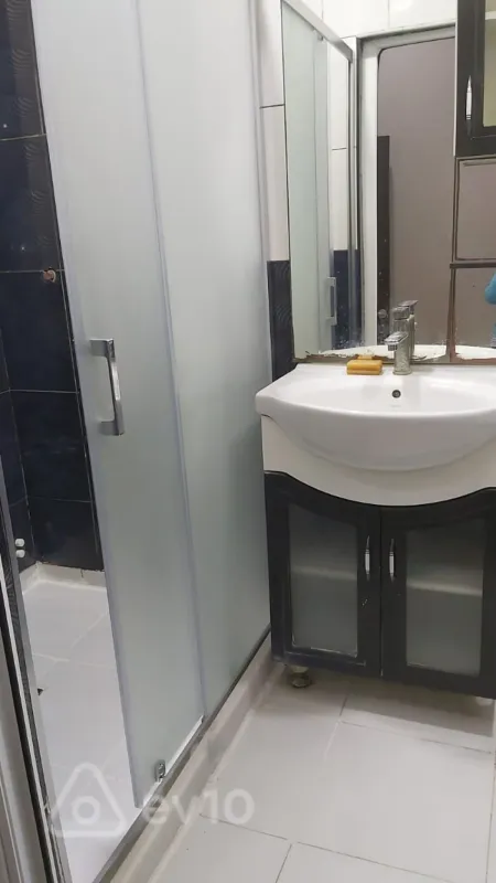 Kirayə verilir 3 otaqlı köhnə tikili 60 m²