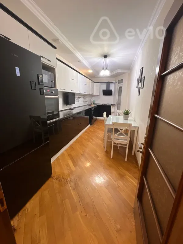 Kirayə verilir 3 otaqlı yeni tikili 130 m²