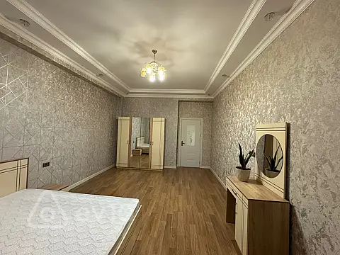 Kirayə verilir 4 otaqlı yeni tikili 150 m²