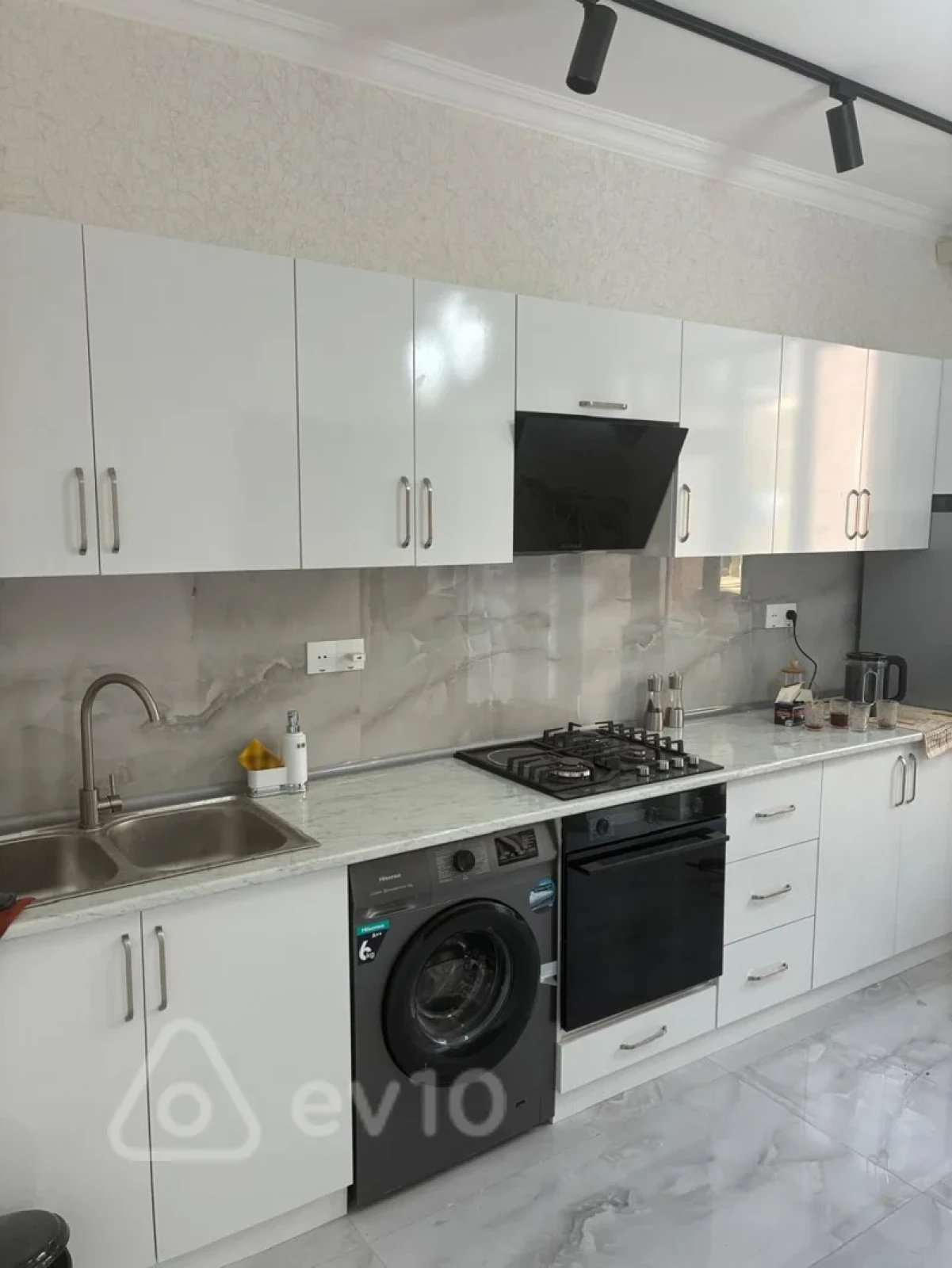 Kirayə verilir 2 otaqlı yeni tikili 70 m²