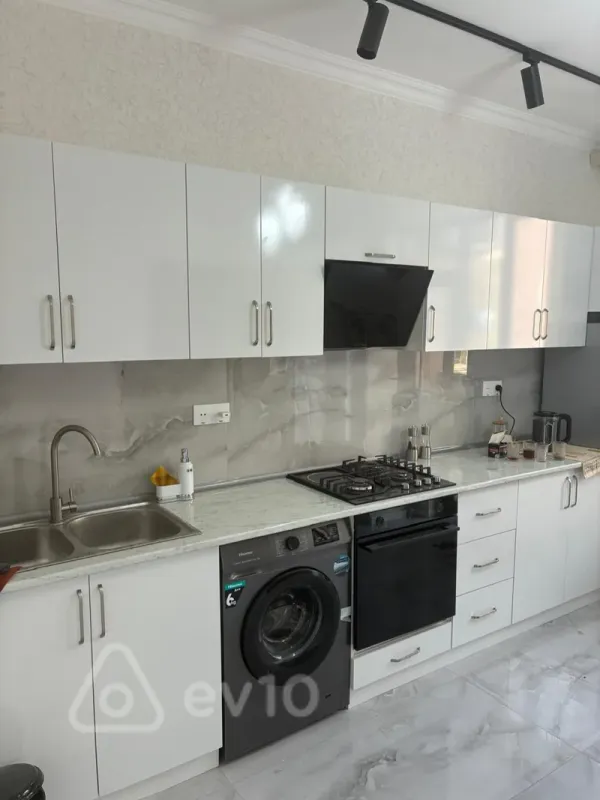 Kirayə verilir 2 otaqlı yeni tikili 70 m²