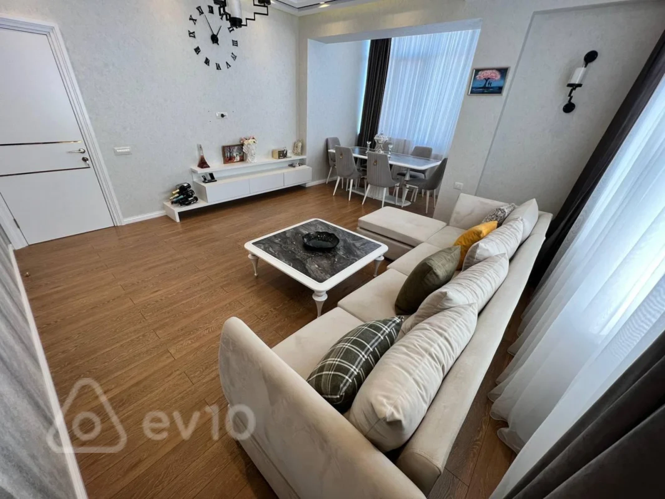 Kirayə verilir 2 otaqlı yeni tikili 80 m²