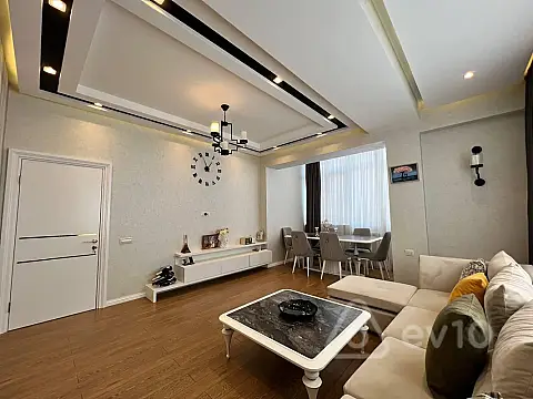 Kirayə verilir 2 otaqlı yeni tikili 80 m²