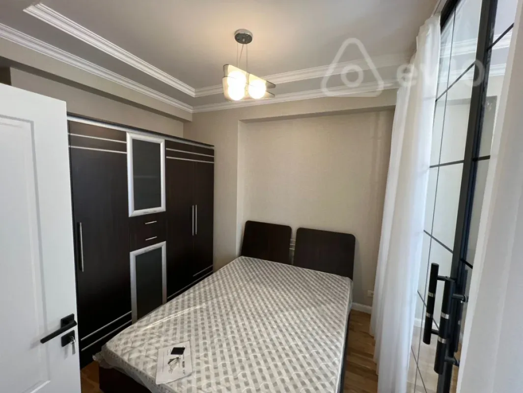 Kirayə verilir 2 otaqlı yeni tikili 75 m²