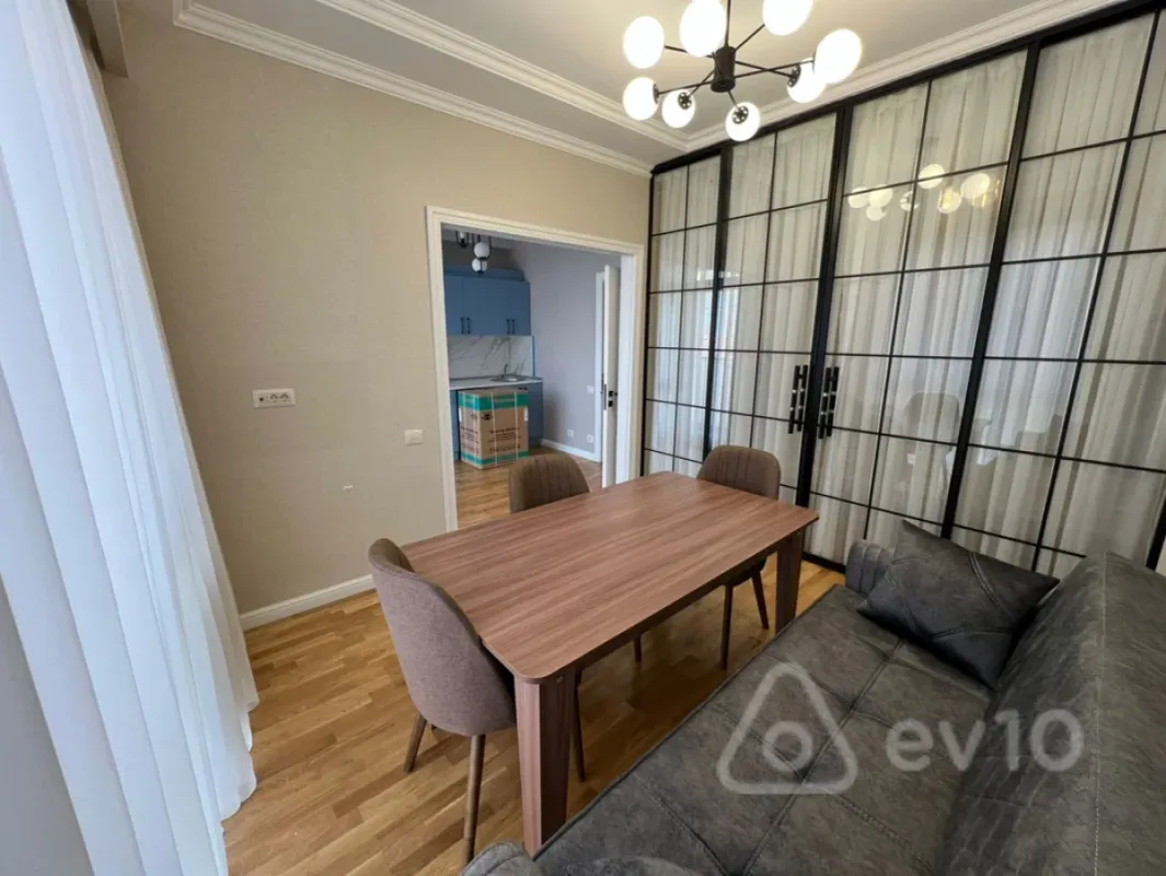 Kirayə verilir 2 otaqlı yeni tikili 75 m²