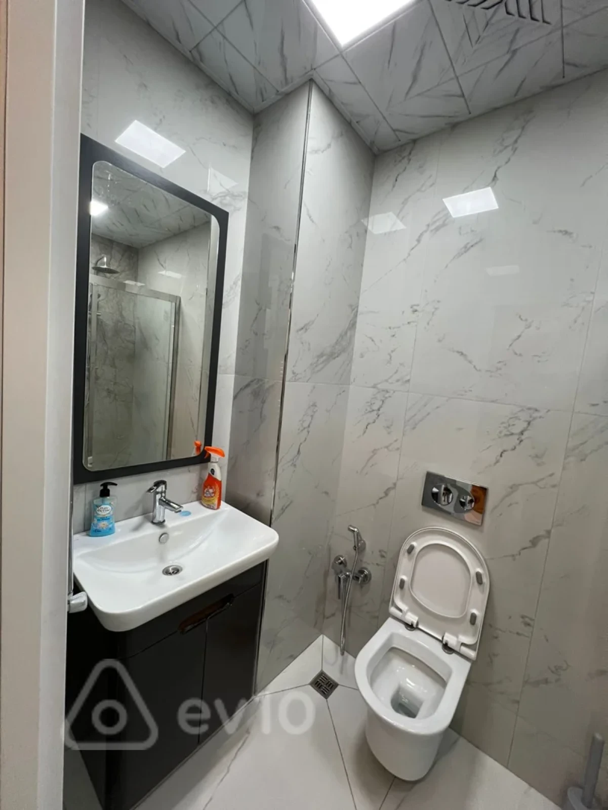 Kirayə verilir 2 otaqlı yeni tikili 75 m²