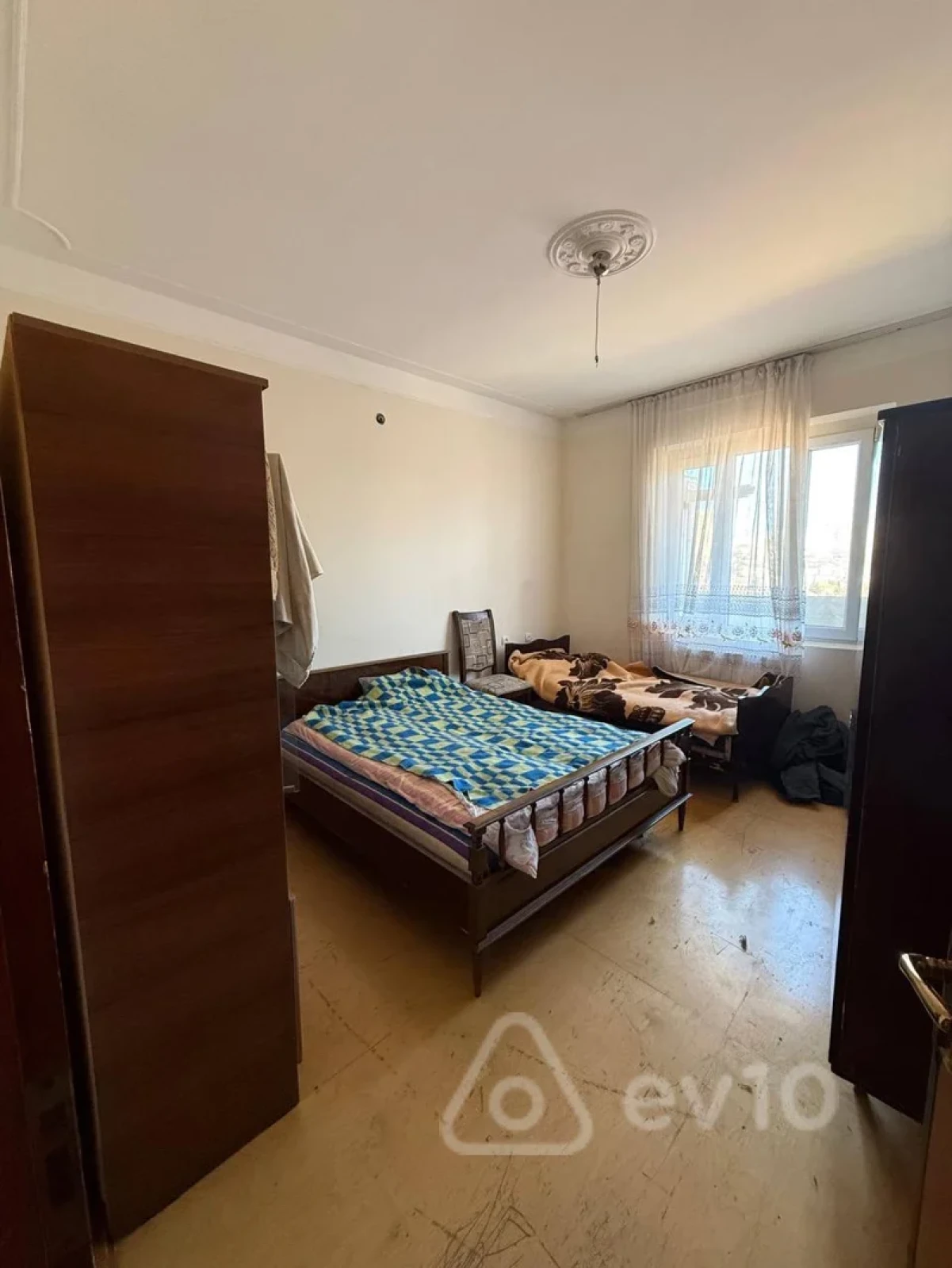 Satılır 2 otaqlı köhnə tikili 56 m²