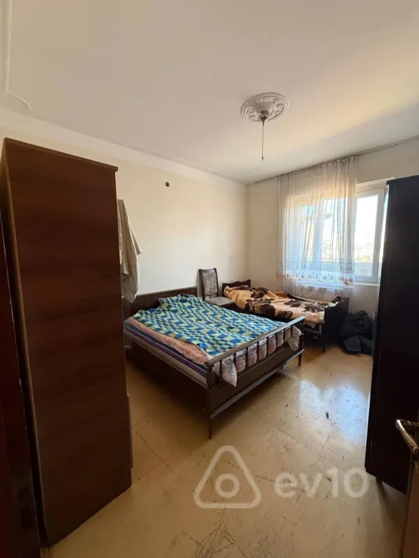 Satılır 2 otaqlı köhnə tikili 56 m²