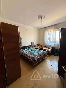 Satılır 2 otaqlı köhnə tikili 56 m²