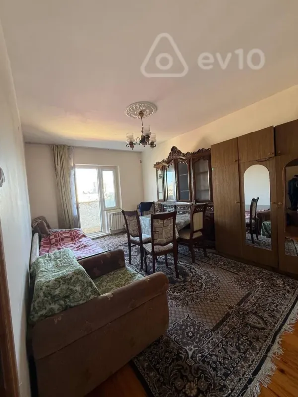 Satılır 2 otaqlı köhnə tikili 56 m²