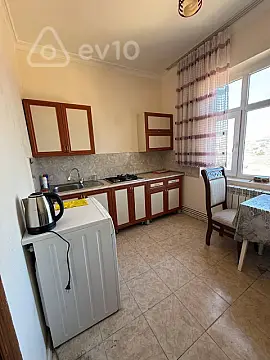 Satılır 2 otaqlı köhnə tikili 56 m²