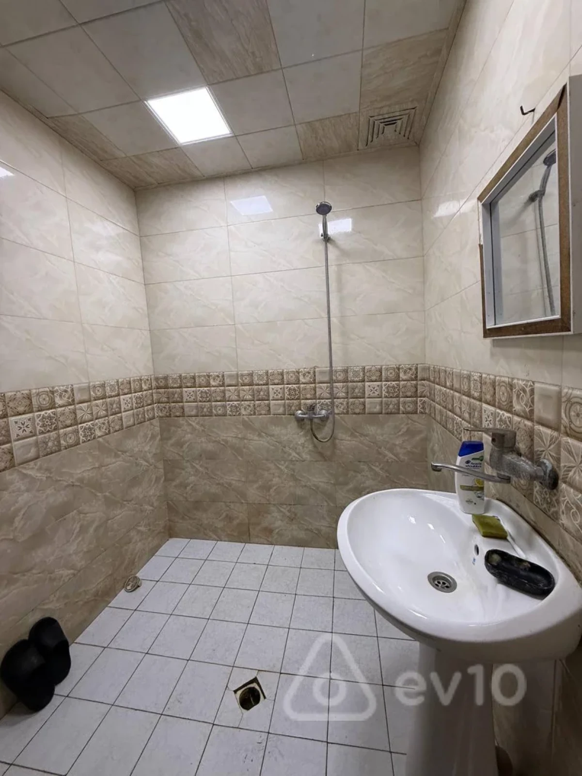 Satılır 2 otaqlı köhnə tikili 56 m²