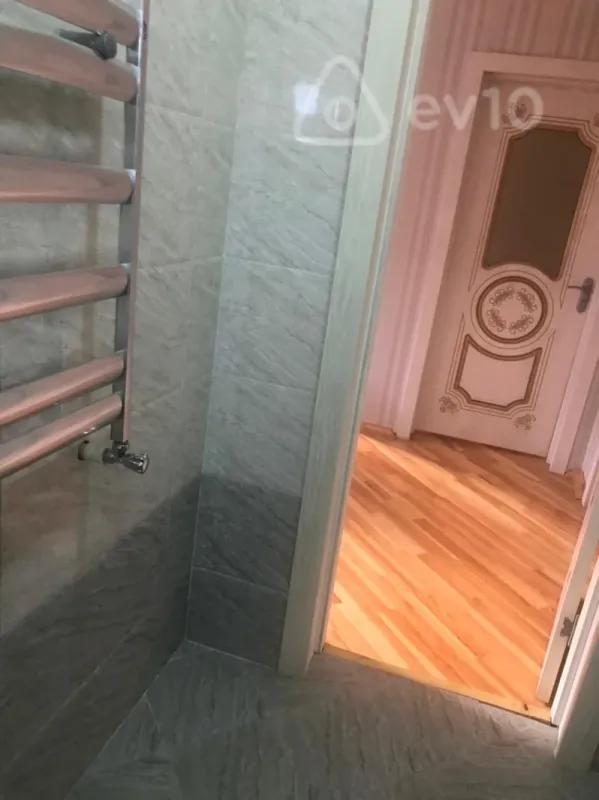 Satılır 5 otaqlı həyət evi 172 m²