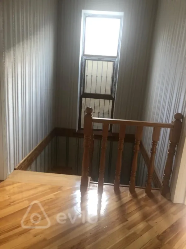 Satılır 5 otaqlı həyət evi 172 m²