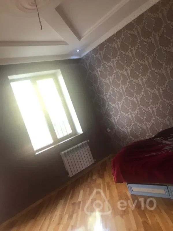 Satılır 5 otaqlı həyət evi 172 m²
