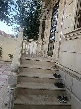 Satılır 5 otaqlı həyət evi 172 m²