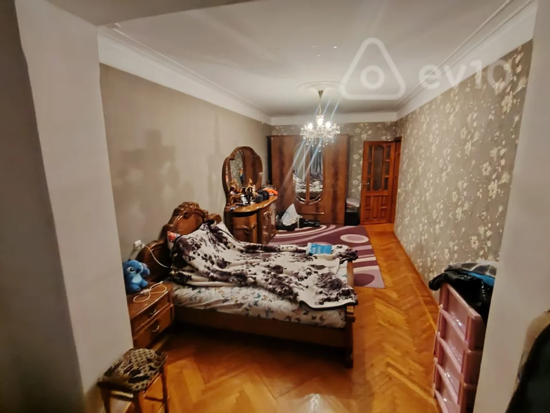 Satılır 4 otaqlı köhnə tikili 110 m²
