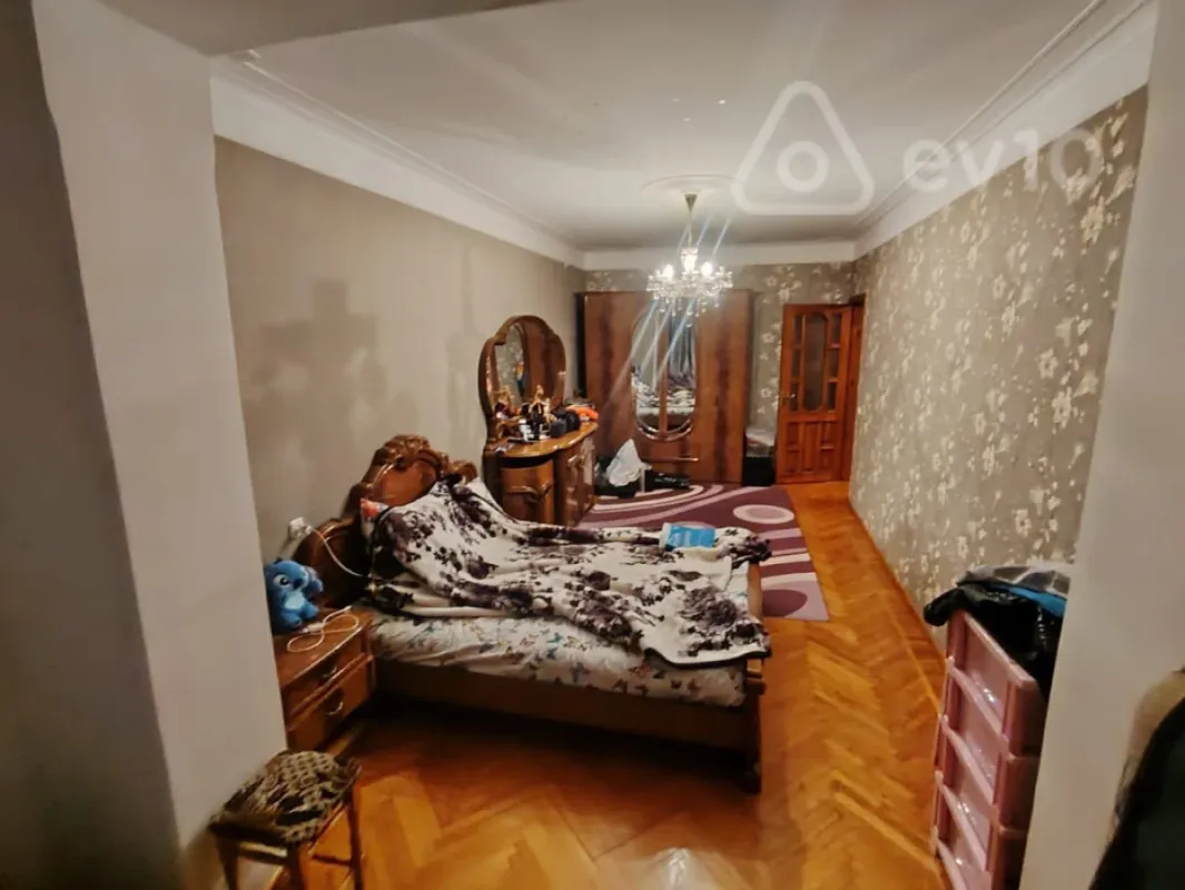 Satılır 4 otaqlı köhnə tikili 110 m²