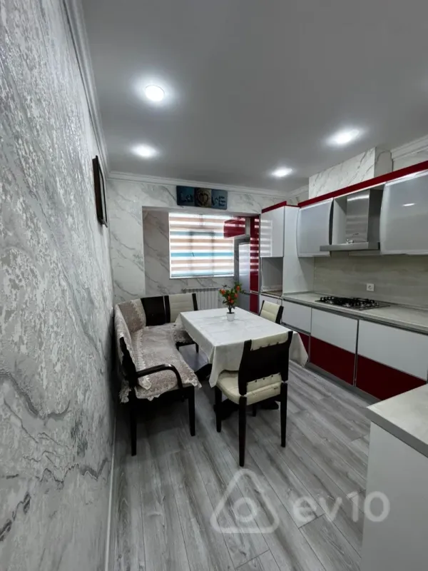 Satılır 2 otaqlı köhnə tikili 65 m²