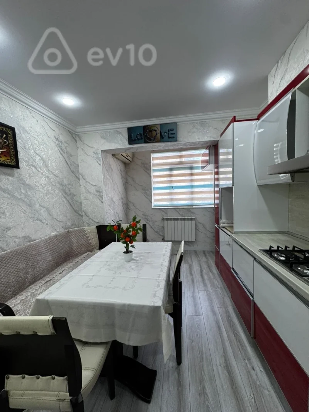 Satılır 2 otaqlı köhnə tikili 65 m²