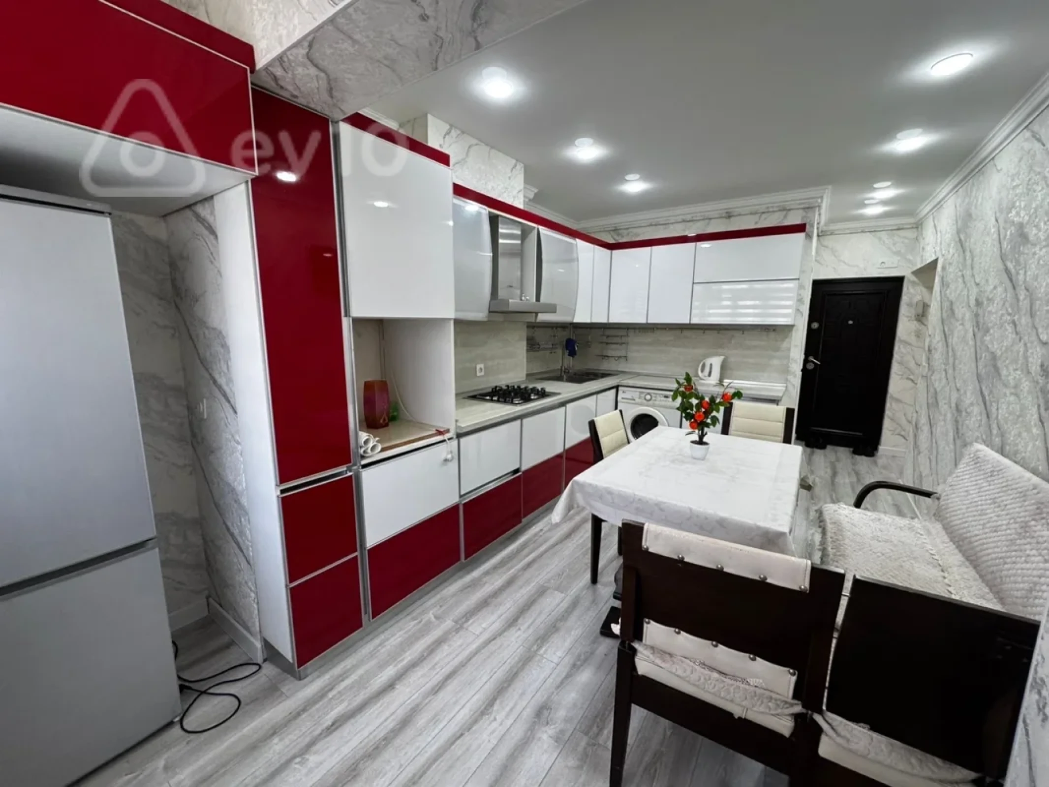 Satılır 2 otaqlı köhnə tikili 65 m²