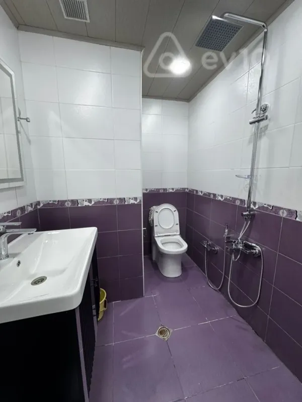 Satılır 2 otaqlı köhnə tikili 65 m²