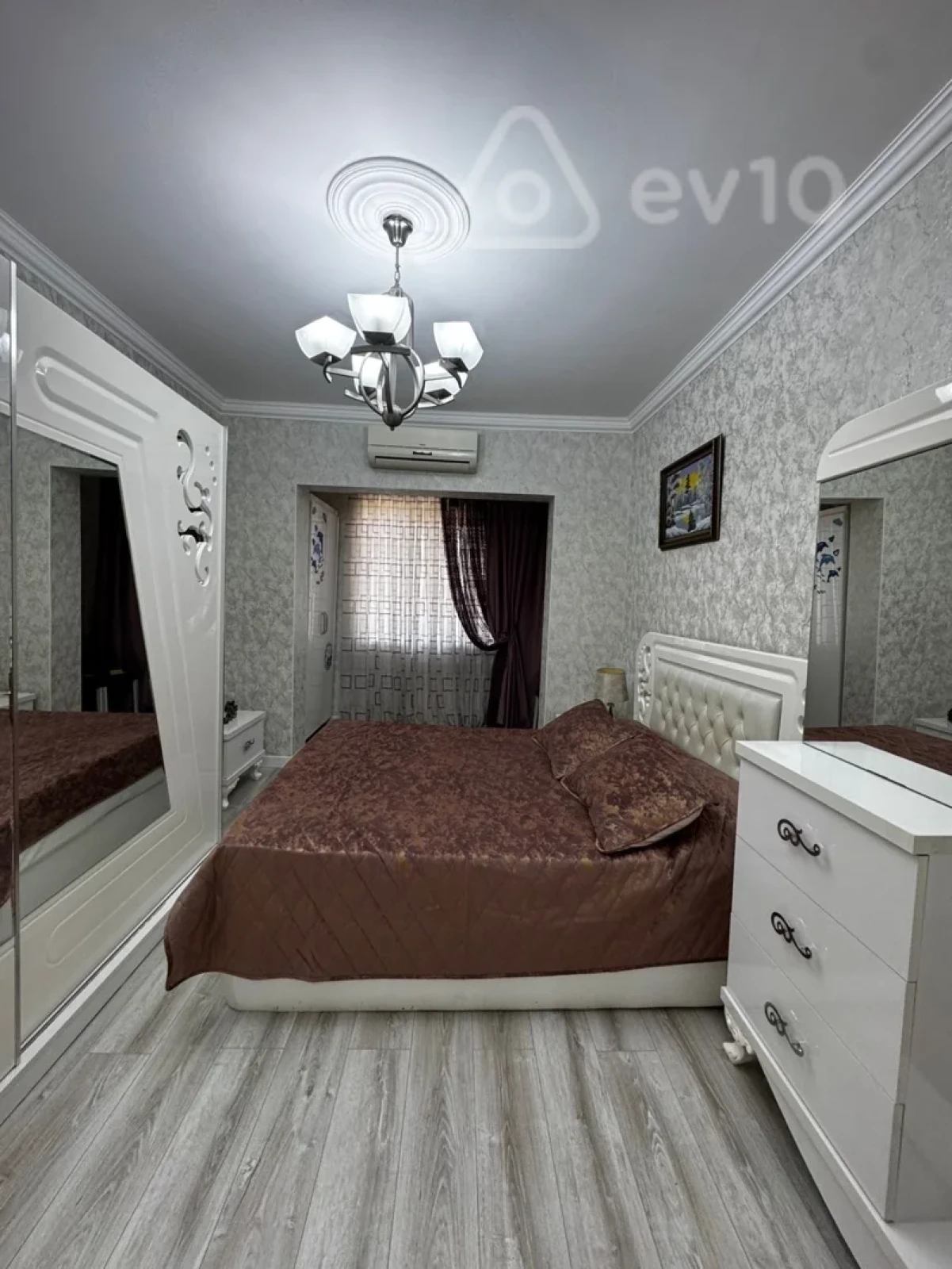 Satılır 2 otaqlı köhnə tikili 65 m²