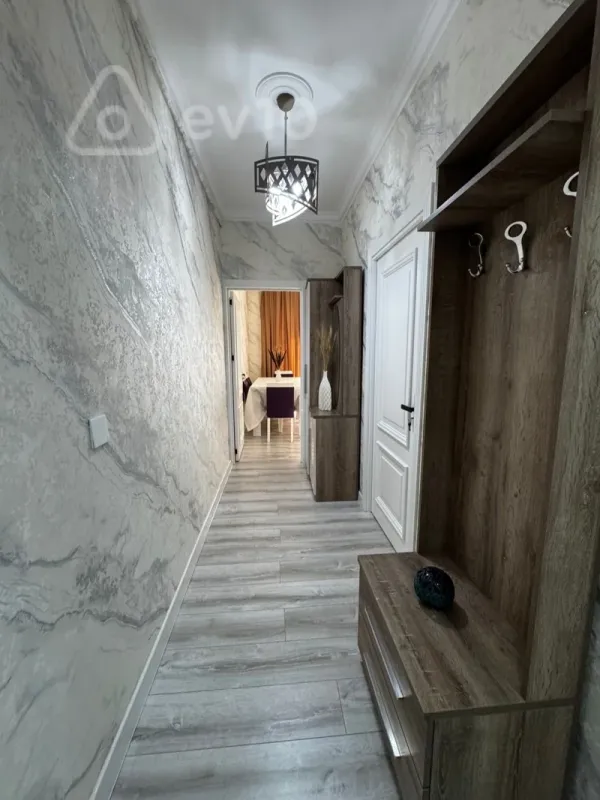 Satılır 2 otaqlı köhnə tikili 65 m²