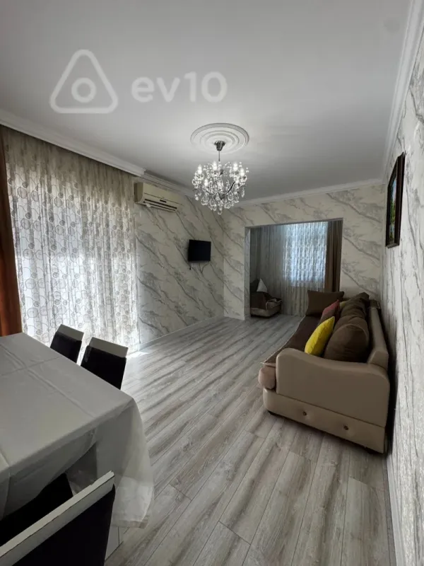 Satılır 2 otaqlı köhnə tikili 65 m²