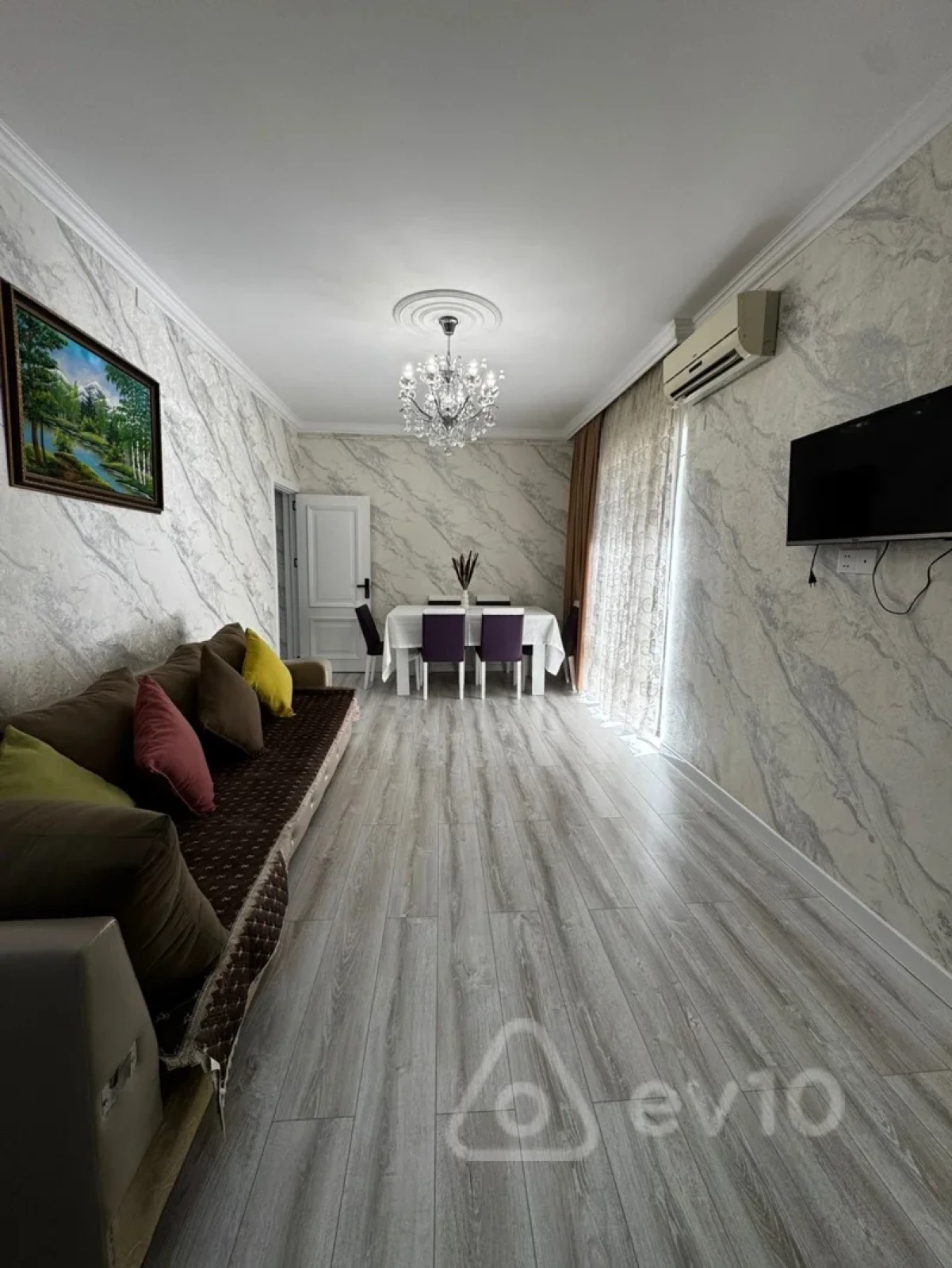 Satılır 2 otaqlı köhnə tikili 65 m²