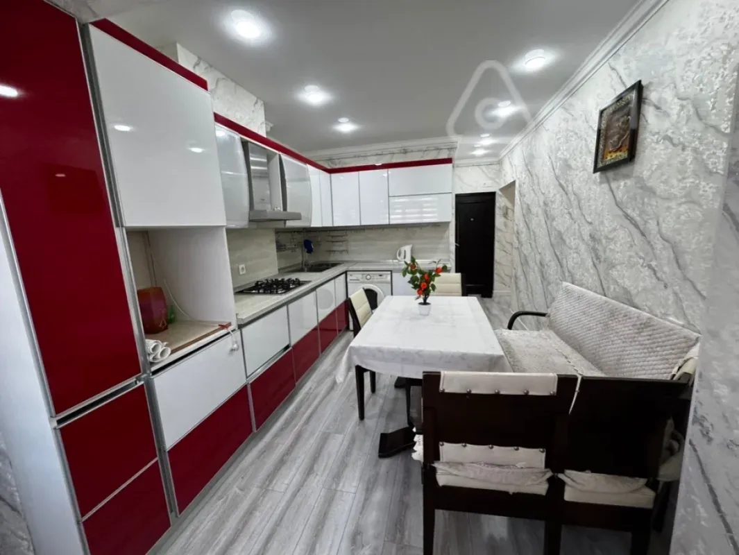 Satılır 2 otaqlı köhnə tikili 65 m²