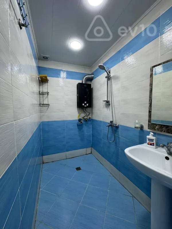 Kirayə verilir 4 otaqlı yeni tikili 150 m²