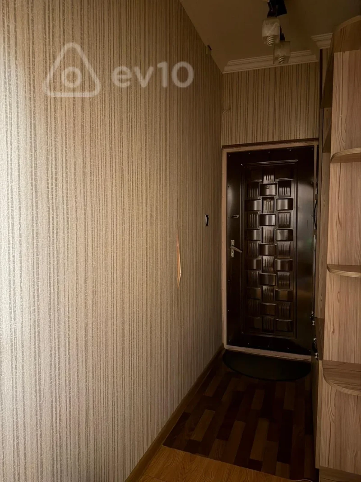 Kirayə verilir 2 otaqlı köhnə tikili 65 m²