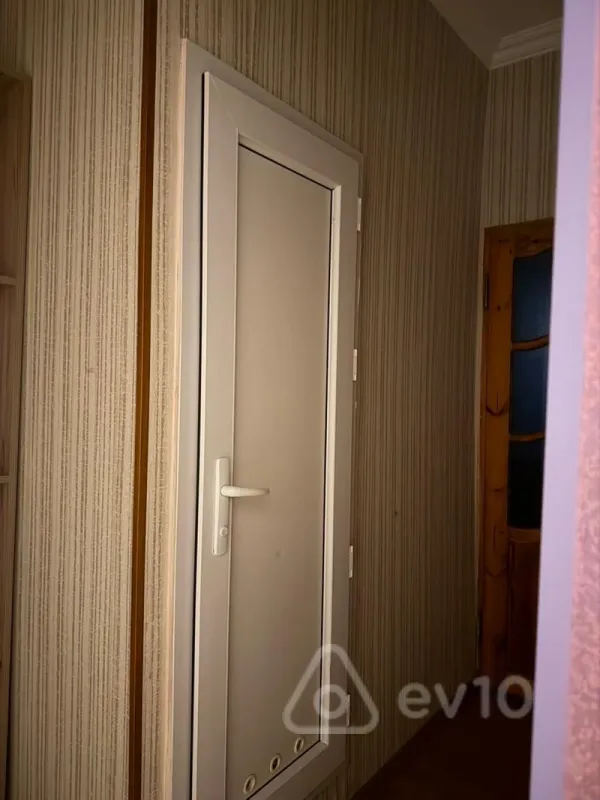 Kirayə verilir 2 otaqlı köhnə tikili 65 m²