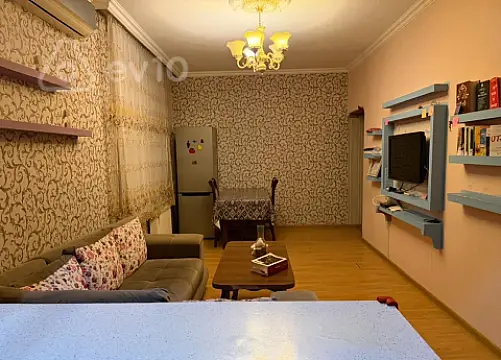 Kirayə verilir 2 otaqlı köhnə tikili 65 m²